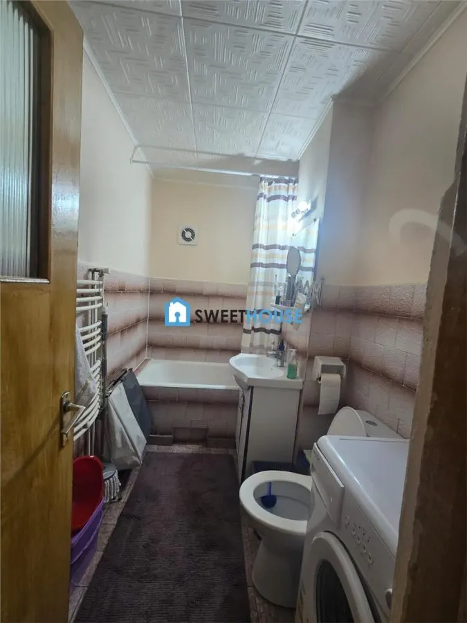 Spatiu Lumina si Panorama Orasului 4 camere B-dul Unirii Fagaras - foto 9
