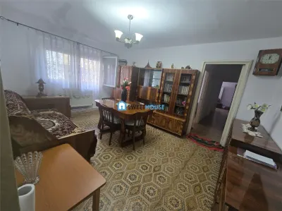 Apartament cu trei camere parter - Fagaras