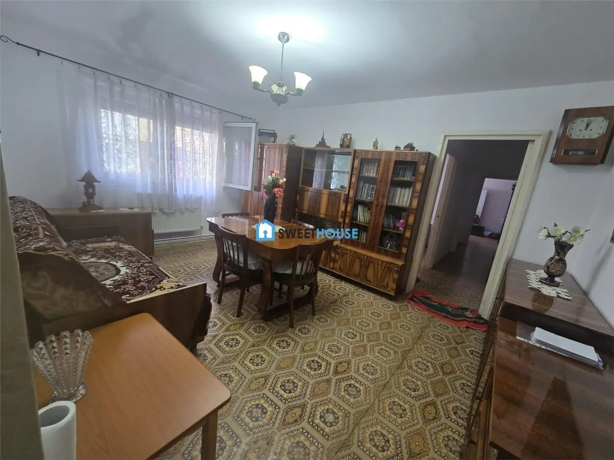 Apartament cu trei camere parter - foto 1