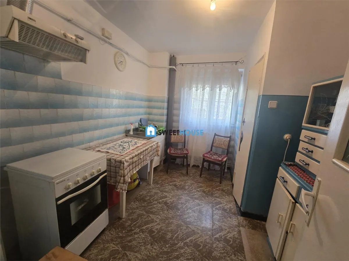 Apartament cu trei camere parter - foto 3