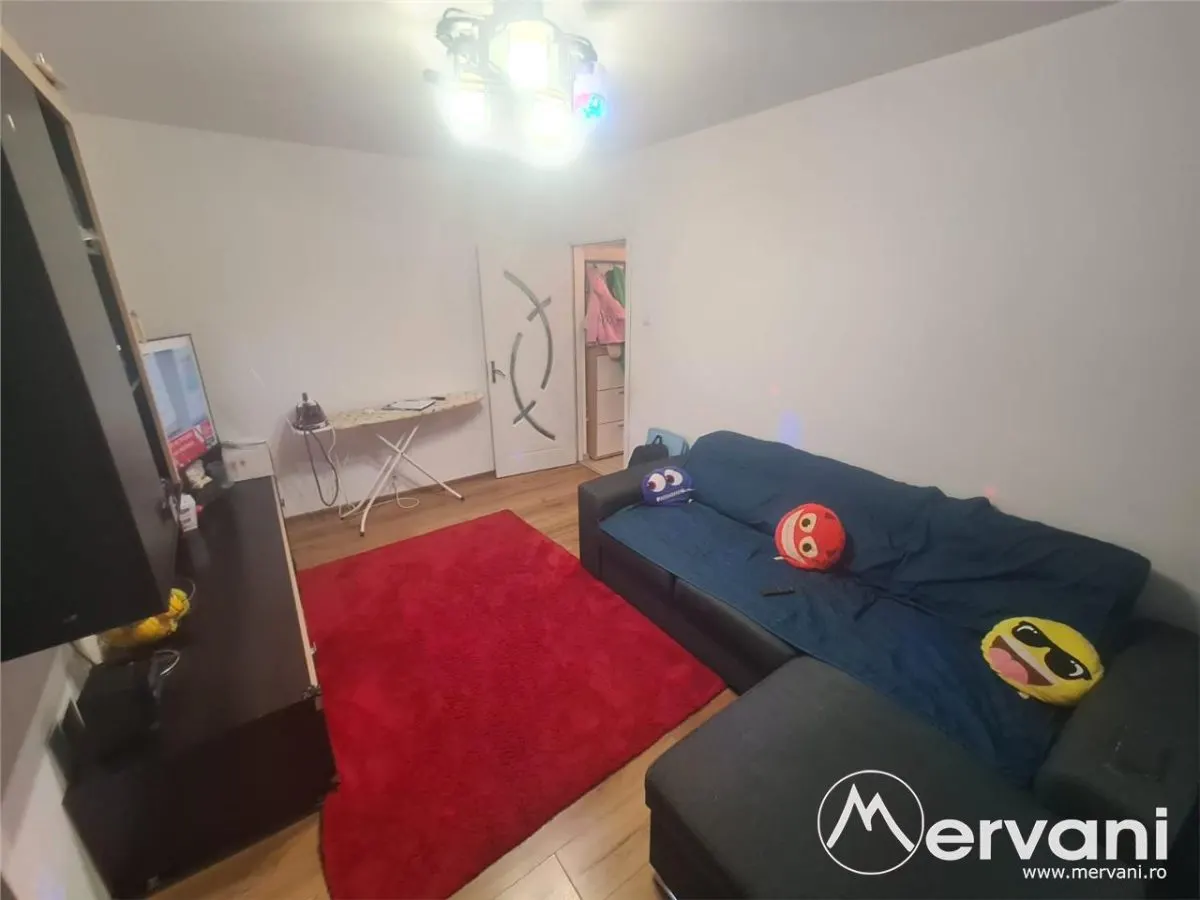 Apartament cu 3 camere de vanzare in Campina - Zona Cuza - foto 1