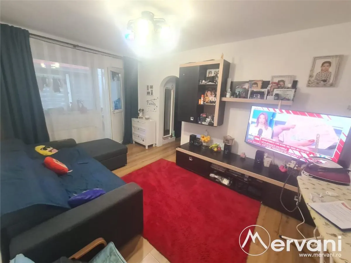 Apartament cu 3 camere de vanzare in Campina - Zona Cuza - foto 2