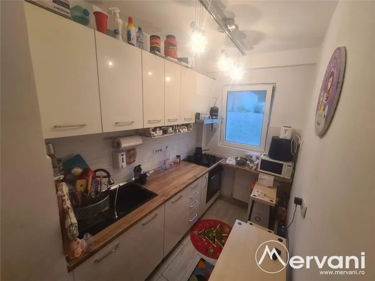 Apartament cu 3 camere de vanzare in Campina - Zona Cuza - foto 12