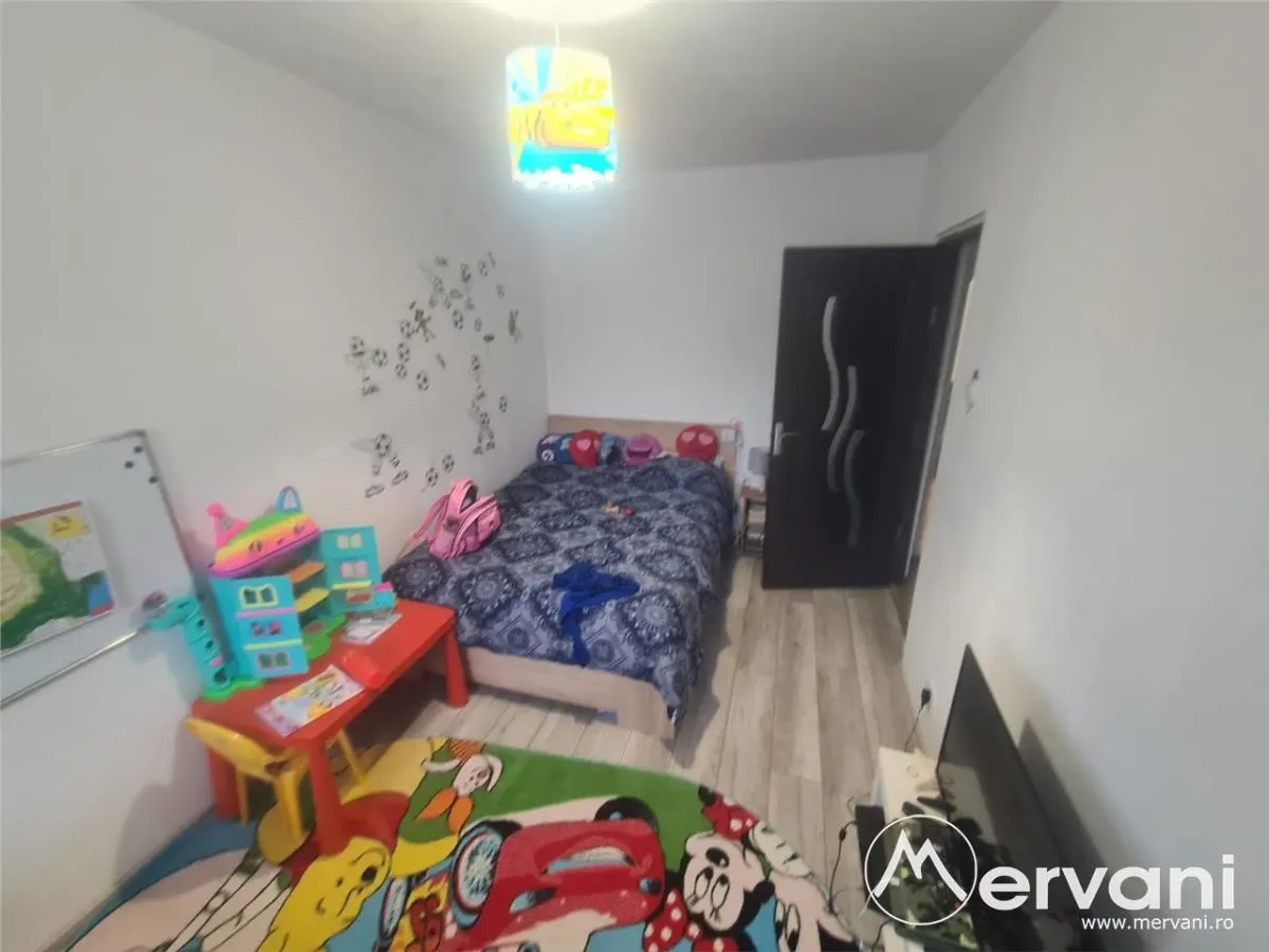 Apartament cu 3 camere de vanzare in Campina - Zona Cuza - foto 8