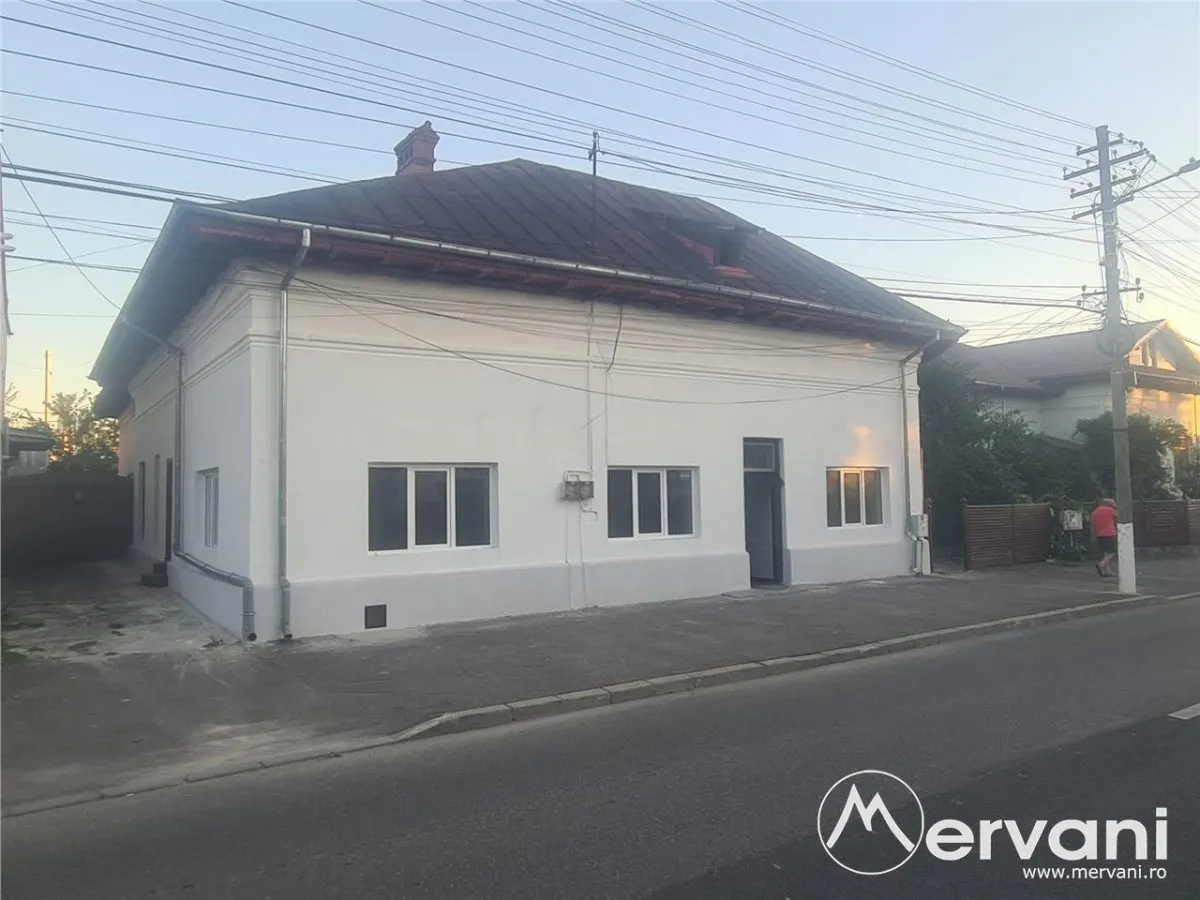 Casa de vanzare in Campina (spatiu comercial) - Zona Bobalna - foto 1