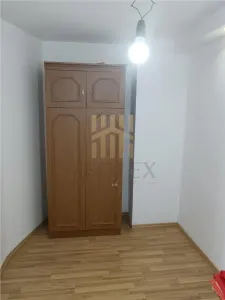 DE VANZARE APARTAMENT CU 1 CAMERA BARLAD - foto 3