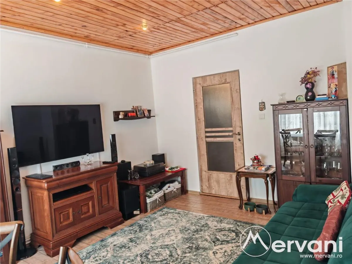 Apartament cu 4 camere de vanzare in Busteni - foto 4