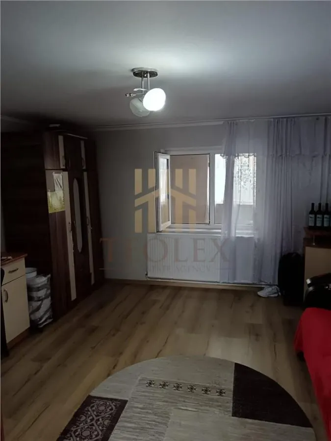 DE VANZARE CASA BCA IN BARLAD - foto 7