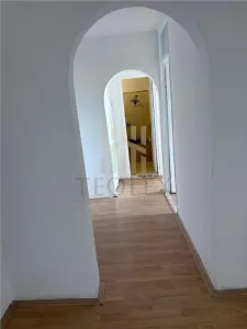 DE VANZARE APARTAMENT 3 CAMERE BARLAD - foto 3