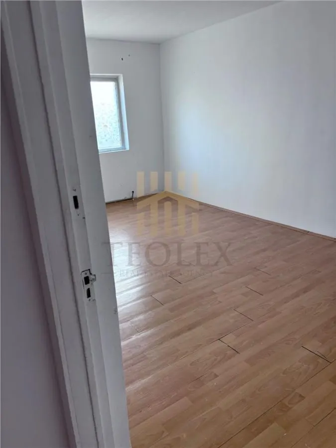 DE VANZARE APARTAMENT 3 CAMERE BARLAD - foto 5