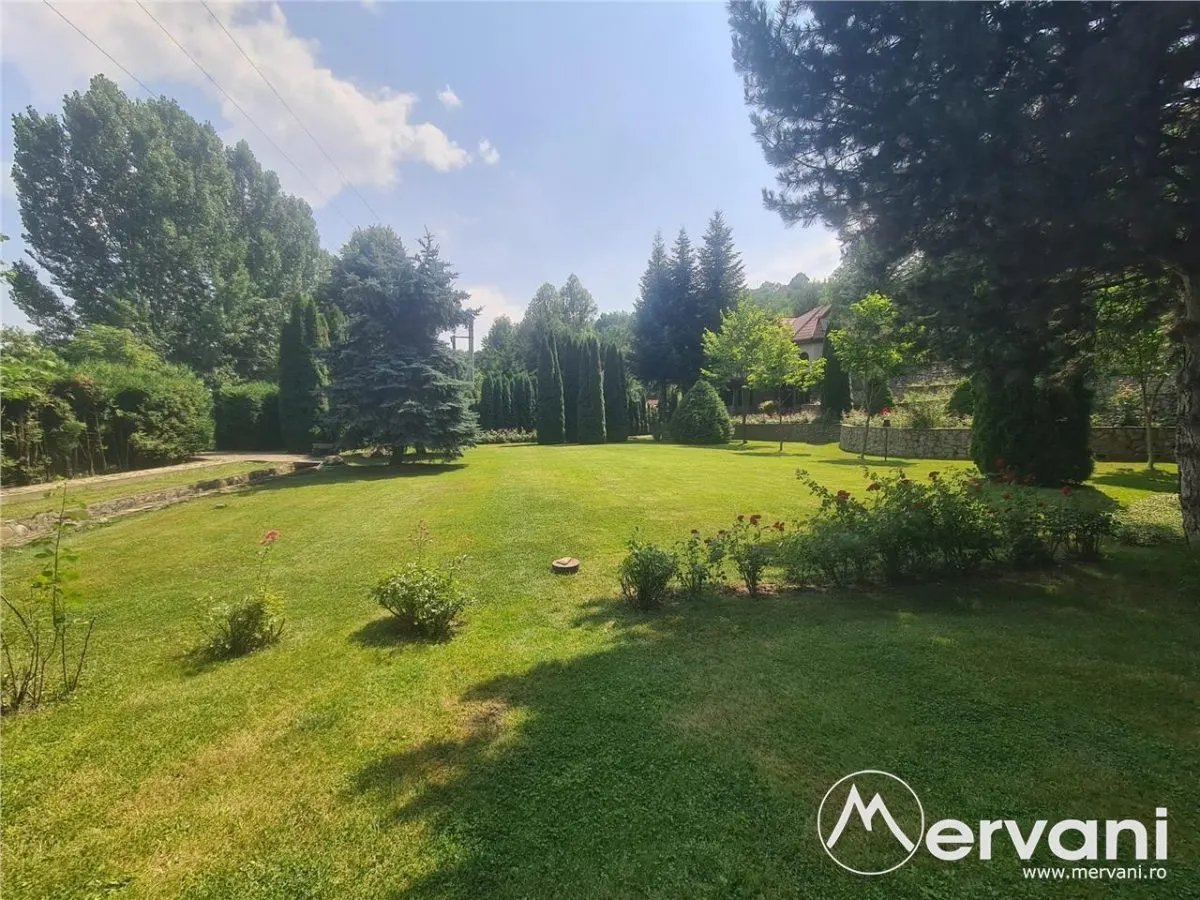 Vila de vanzare in Campina - Zona Lunca Mare - foto 1