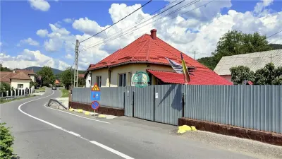 Vand casa cu 5 camere si teren 1040 mp in Toaca - Toaca