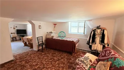 Vand casa cu 5 camere si teren 1040 mp in Toaca - foto 13