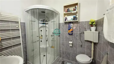 Vand casa cu 5 camere si teren 1040 mp in Toaca - foto 17