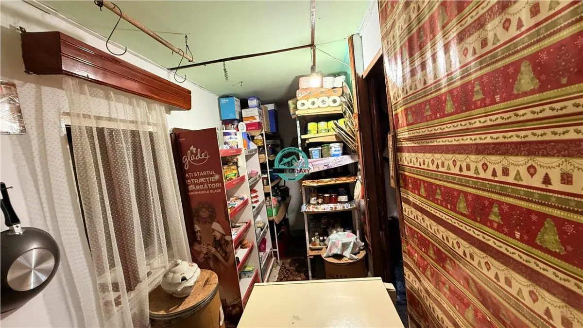 Vand casa cu 5 camere si teren 1040 mp in Toaca - foto 19