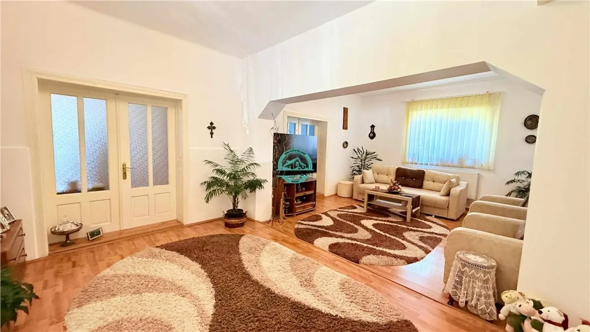 Vand casa cu 5 camere si teren 1040 mp in Toaca - foto 6