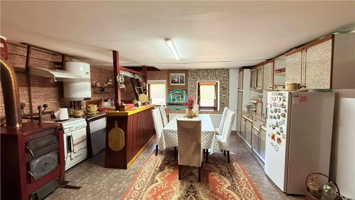 Vand casa cu 5 camere si teren 1040 mp in Toaca - foto 9