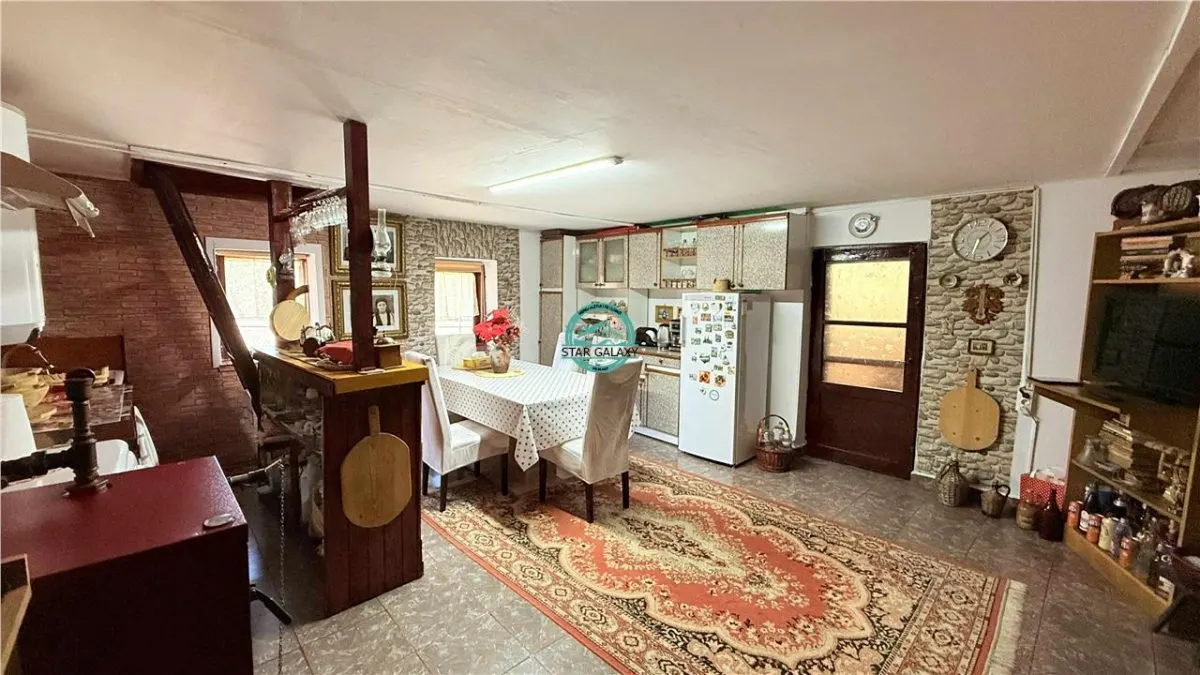 Vand casa cu 5 camere si teren 1040 mp in Toaca - foto 10