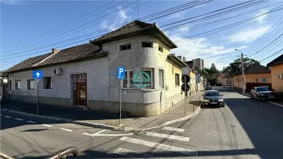 Vand casa cu 3 camere si 2 bai in zona centrala zona Casa de Pensii - foto 2