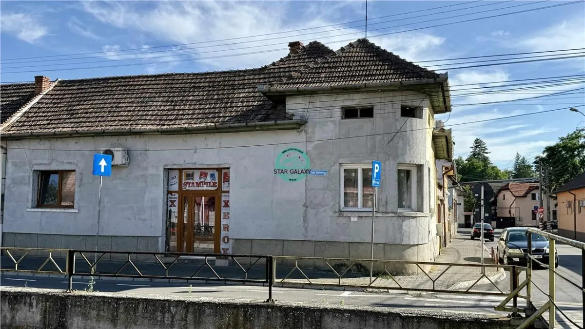 Vand casa cu 3 camere si 2 bai in zona centrala zona Casa de Pensii - foto 3