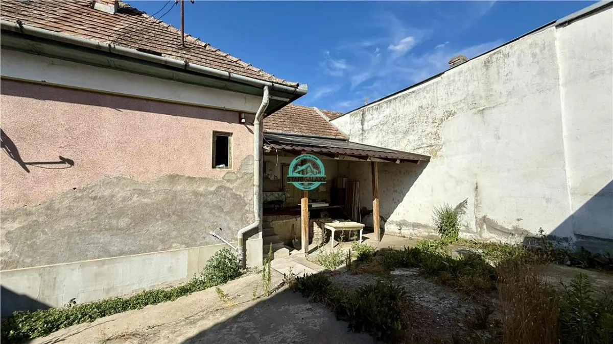 Vand casa cu 3 camere si 2 bai in zona centrala zona Casa de Pensii - foto 9