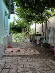 DE VANZARE CASA 3 CAMERE BARLAD - Barlad