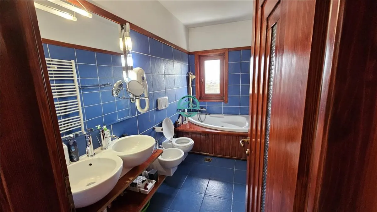 Vand casa de 380 mp, cu teren de 3500 mp in Sangeorgiu de Mures - foto 13