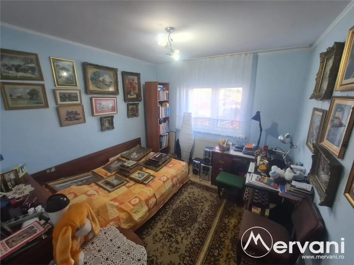 Apartament cu 3 camere de vanzare in Campina - Zona Centrala - foto 4