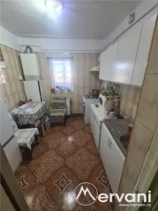 Apartament cu 3 camere de vanzare in Campina - Zona Centrala - foto 8