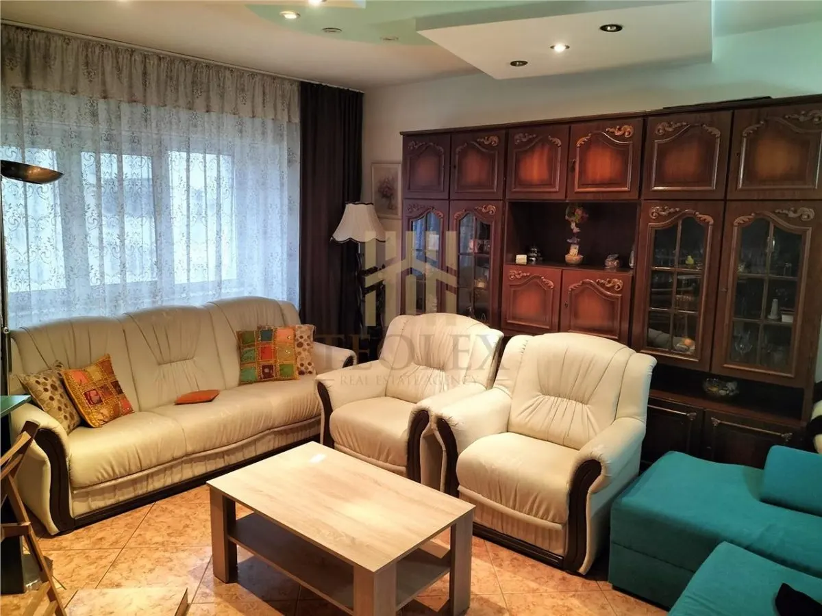 DE VANZARE APARTAMENT 3 CAMERE BARLAD - foto 1