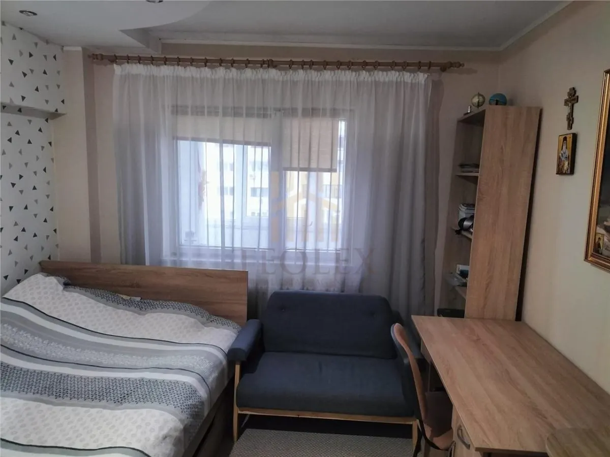DE VANZARE APARTAMENT 3 CAMERE BARLAD - foto 3
