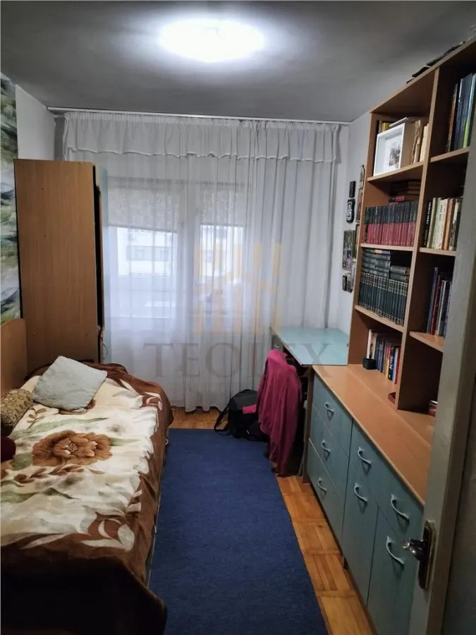 DE VANZARE APARTAMENT 3 CAMERE BARLAD - foto 5