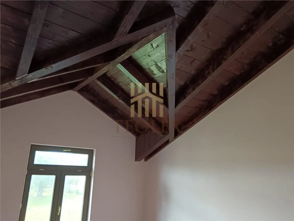 DE VANZARE CASA TIP VILA DEOSEBITA - foto 4