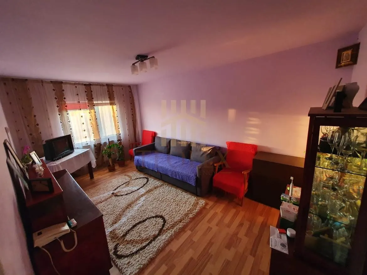 DE VANZARE APARTAMENT 3 CAMERE BARLAD - foto 1