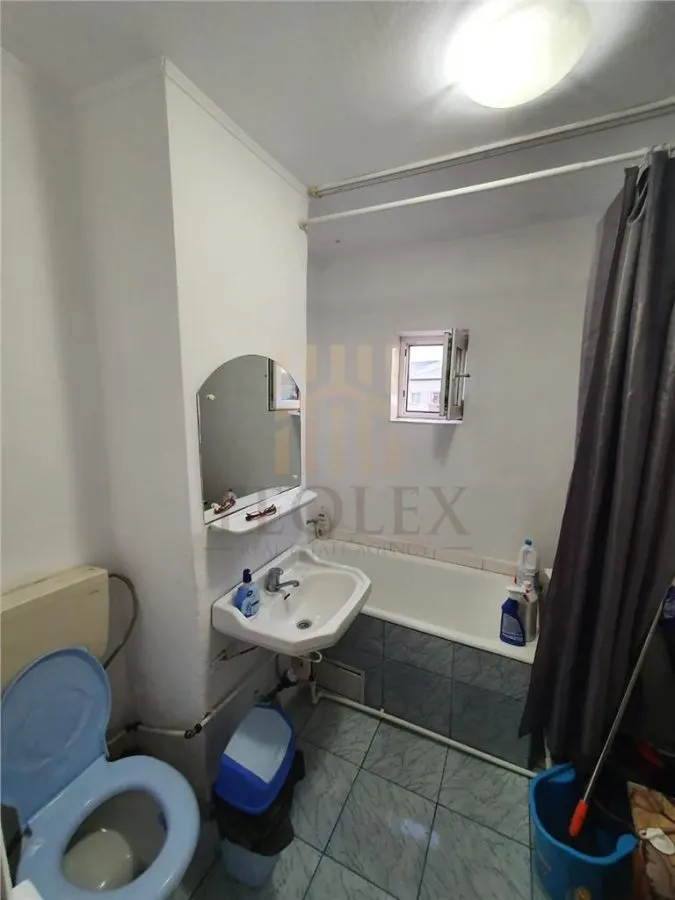 DE VANZARE APARTAMENT 3 CAMERE BARLAD - foto 2