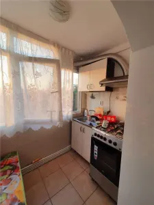 DE VANZARE APARTAMENT 3 CAMERE BARLAD - foto 5