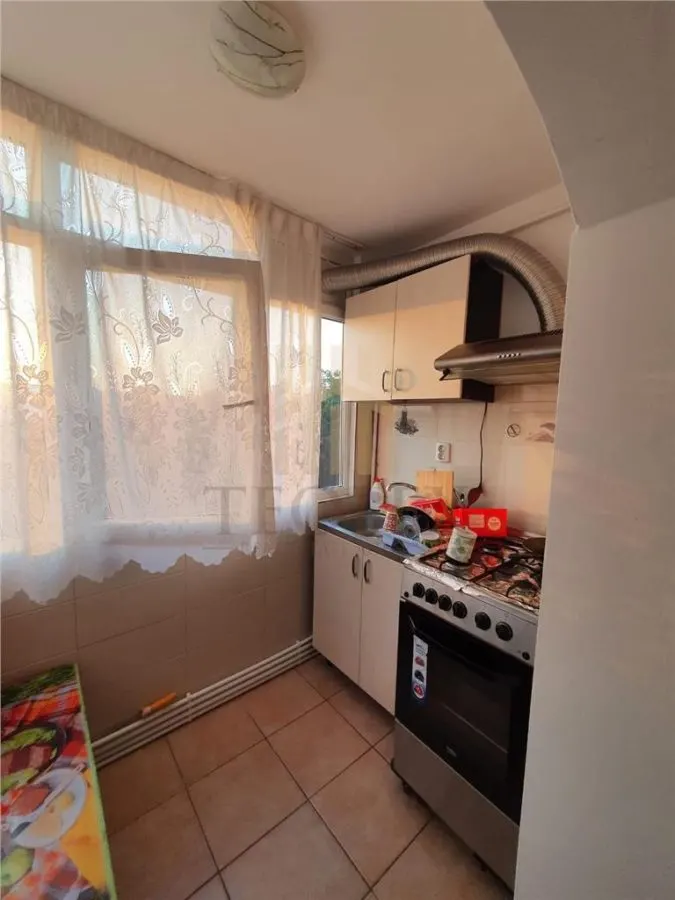 DE VANZARE APARTAMENT 3 CAMERE BARLAD - foto 5