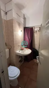 Vand spatiu comercial cu vad foarte bun in Sighisoara situat pe strada Plopilor - foto 3