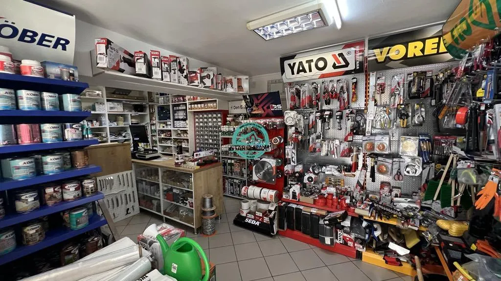 Vand spatiu comercial cu vad foarte bun in Sighisoara situat pe strada Plopilor - foto 5