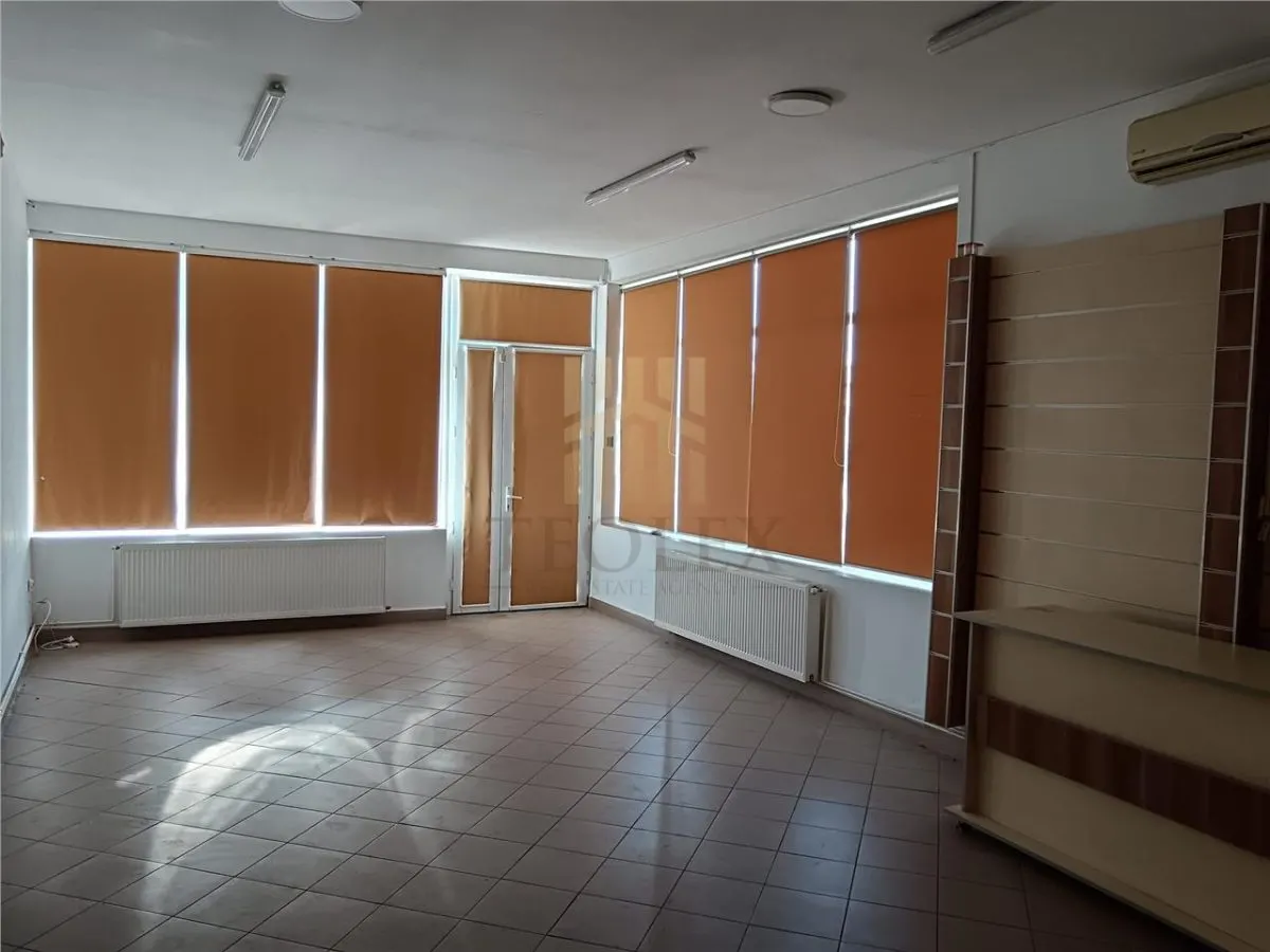 DE VANZARE SPATIU COMERCIAL BARLAD ZONA CENTRALA - foto 5