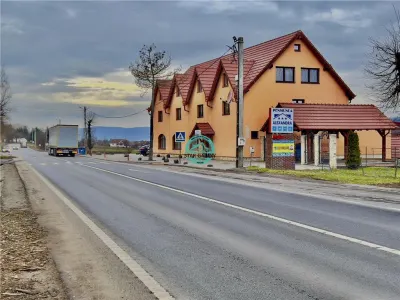 Oportunitate ! Pensiune 7 camere, 4 apartamente, 760mp utili la E60 - Albesti