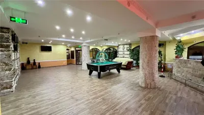 Oportunitate ! Pensiune 7 camere, 4 apartamente, 760mp utili la E60 - foto 11