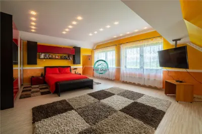 Oportunitate ! Pensiune 7 camere, 4 apartamente, 760mp utili la E60 - foto 25