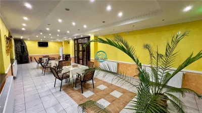 Oportunitate ! Pensiune 7 camere, 4 apartamente, 760mp utili la E60 - foto 8