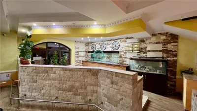 Oportunitate ! Pensiune 7 camere, 4 apartamente, 760mp utili la E60 - foto 10