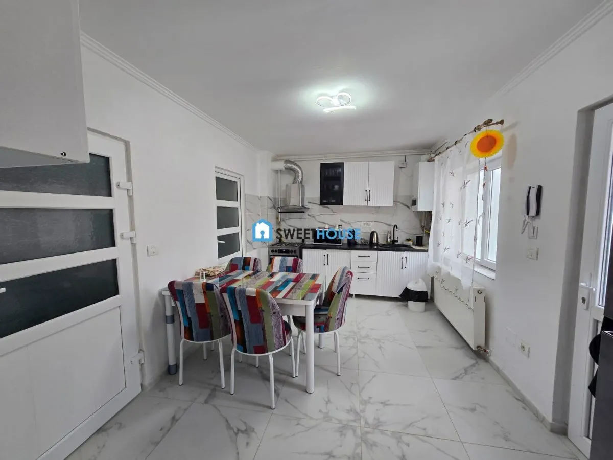 Casa cu doua apartamente in zona centrala Fagaras - foto 1