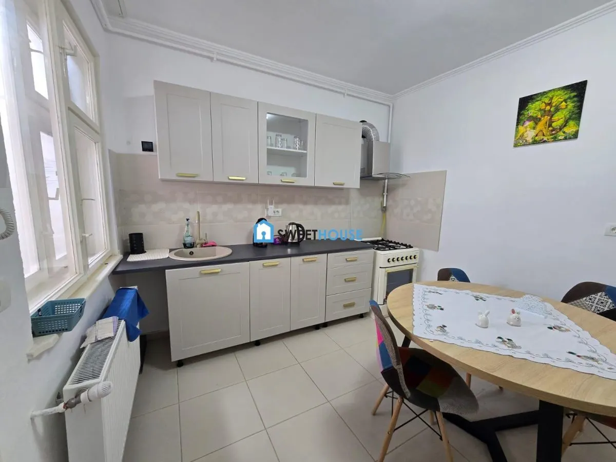 Casa cu doua apartamente in zona centrala Fagaras - foto 11