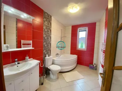Inchiriez casa cu 5 camere si 3 bai in Unirii pe Calea Voiniceni - foto 13