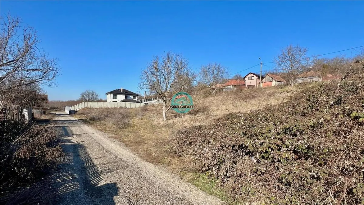 Vand teren cu suprafata de 835 mp str Viile Dealului Mic l - foto 3