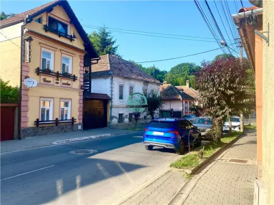 VAND PENSIUNE CU 7 CAMERE IN SIGHISOARA LA 800 MP DE CETATE - Sighisoara